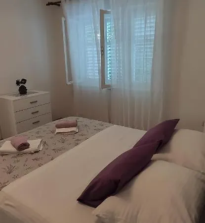 Pahljina Apartment Palit