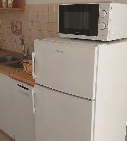アパート Pahljina