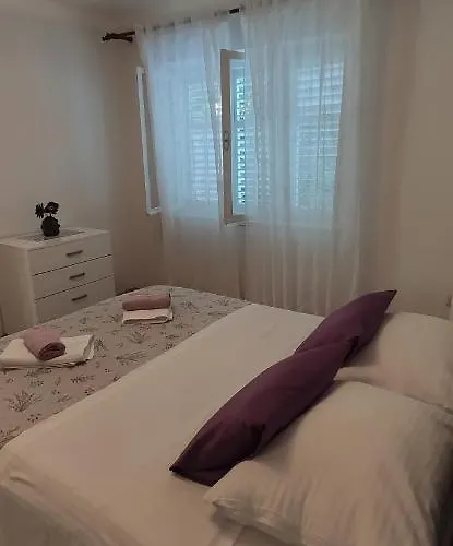 Pahljina 아파트 Palit
