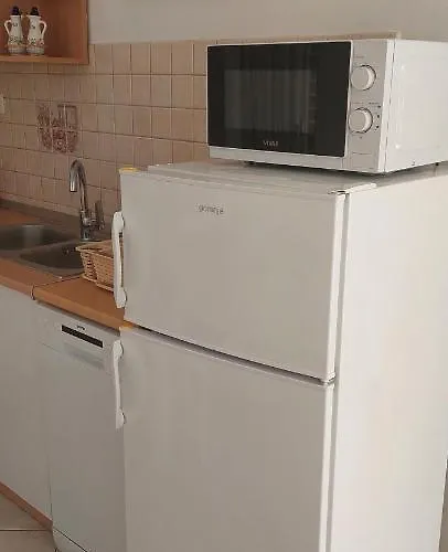 アパート Pahljina